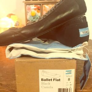 TOMS size 8 Ballet Flat Black Camilla